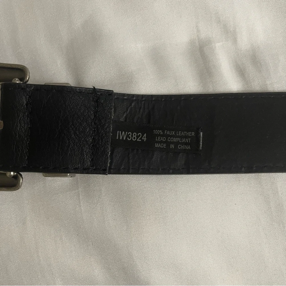 Black faux leather skinny belt - Picture 7 of 9